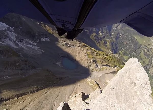 This is How You Can Fly Down a Mountain